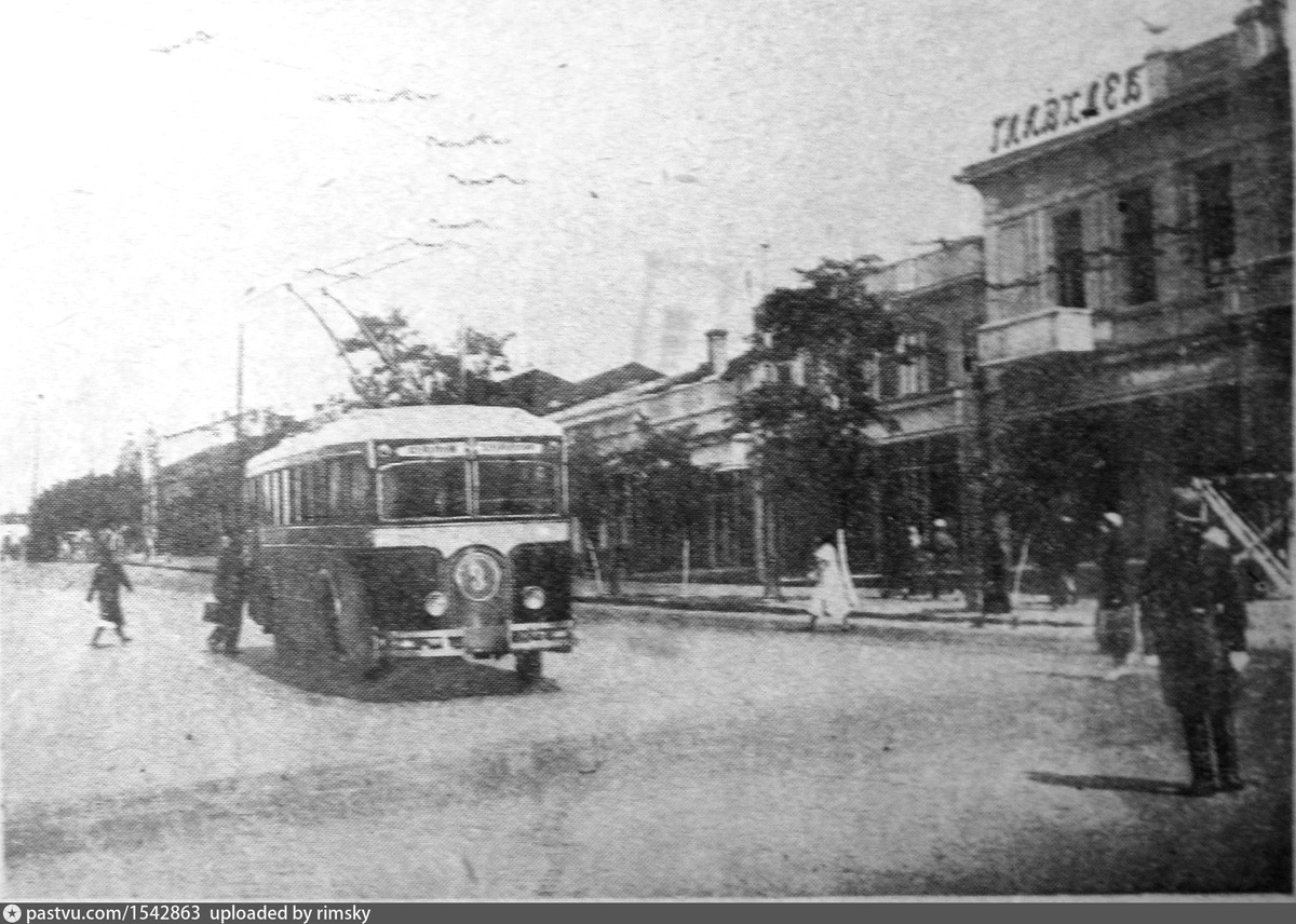 г. Ростов-на_Дону, пл. Карла Маркса, 1936-1940 гг., троллейбус ЛК-5, источник:  https://pastvu.com/p/1542863