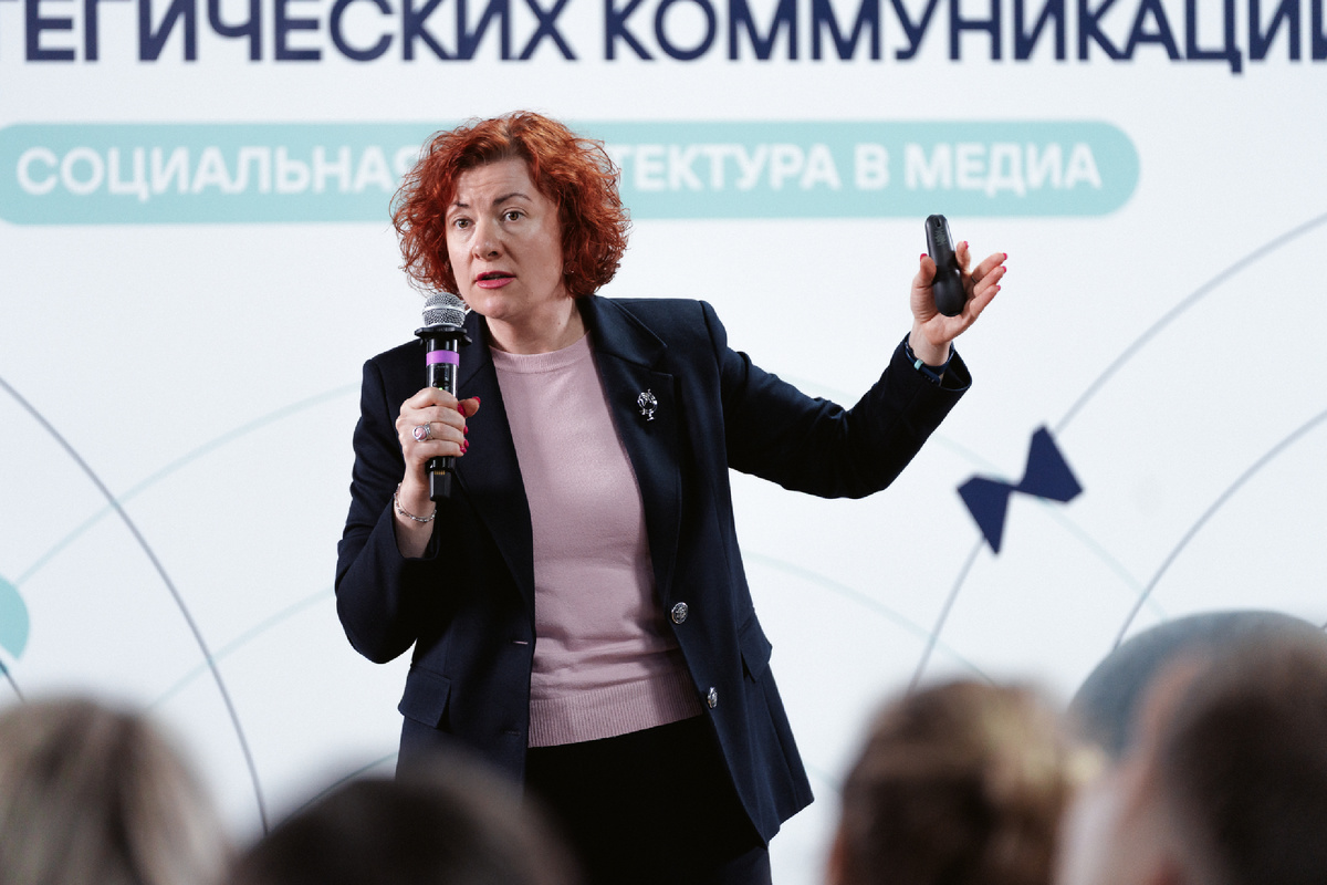 Антонина Селезнева — директор департамента просветительской деятельности ЭИСИ