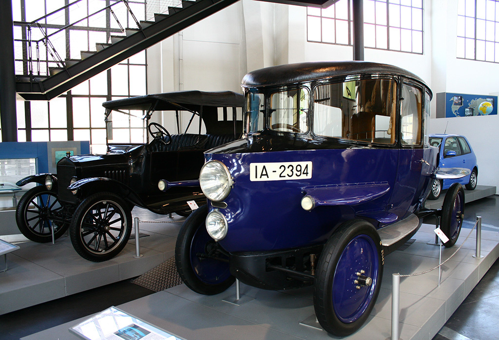 Авангардный Rumpler Trophenwagen