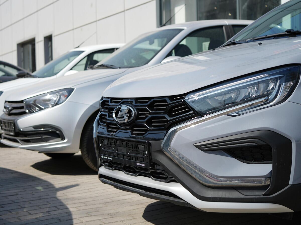    Продажа автомобилей Lada | © РИА Новости / Александр Иванов