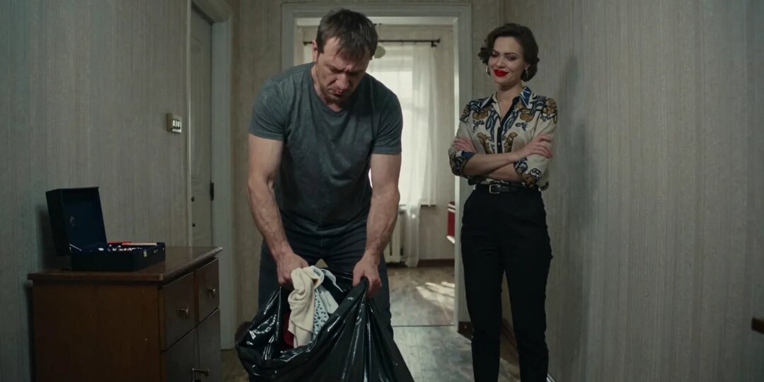 — Я просто хотела искры, — бросила невестка. Брат молча достал мусорные пакеты