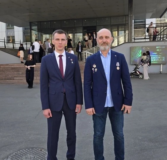 Друзья, 5 мая мы с мастером Алексеем посетили премьерный показ патриотической театральной постановки фестиваля «Классика Победы