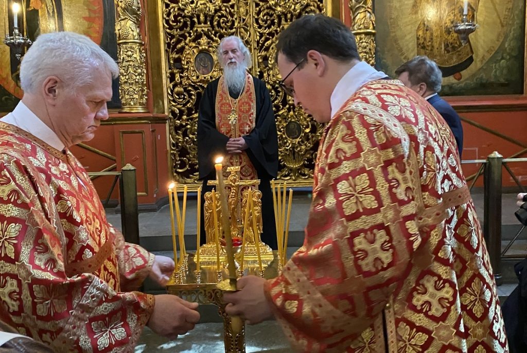 во время богослужения в Архангельском соборе Московского Кремля (фото: Мария Орлова)
