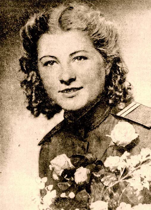 Т.М.Корчунова в День Победы. 1945 г.