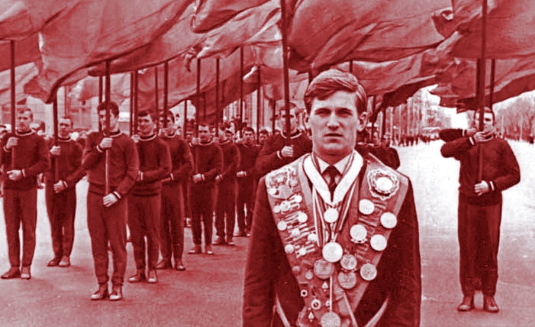 А. И. Тихонов на параде спортсменов в Новосибирске, 1968 г.