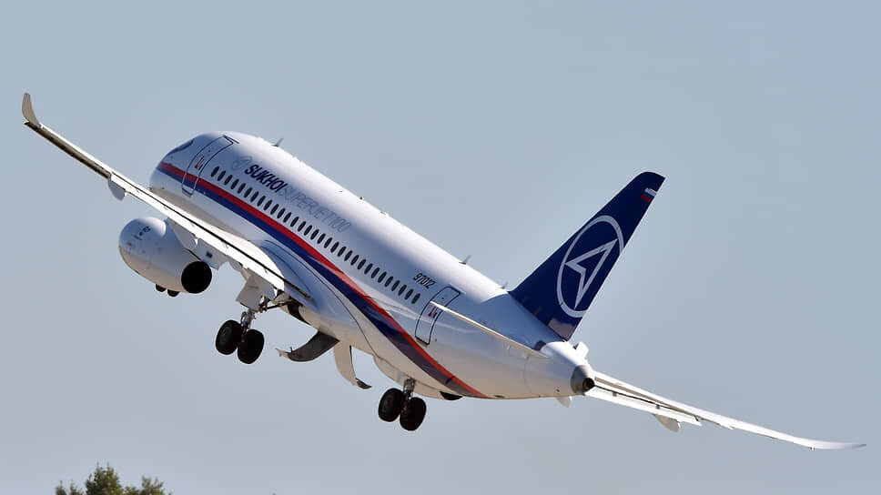 SSJ100 во время демонстрационного полета на авиационно-космическом салоне МАКС-2019.📷Фото: Дмитрий Лебедев / Коммерсантъ