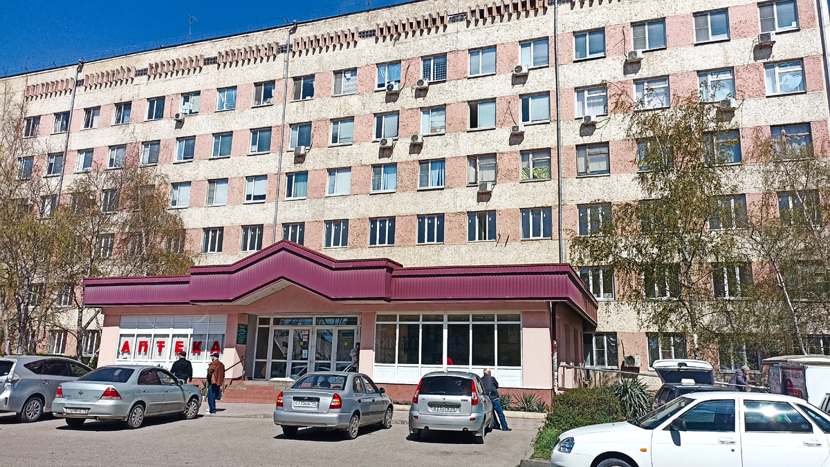 Городская поликлиника Ессентуков удобно расположена среди спальных районов города и вблизи к центру города