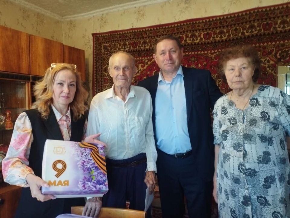   Ветеранов и тружеников тыла поздравляют в преддверии Дня Победы. Источник: barnaul.org