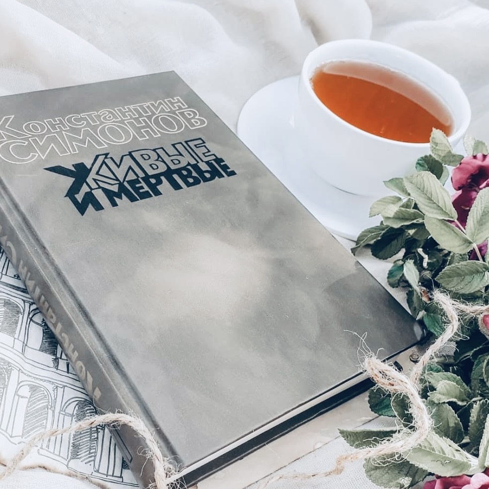 «Такое множество безвестных предков – дедов, прадедов и прапрадедов – легло под этими крестами, один на другом, веками, что эта земля была своей вглубь на тысячу сажен и уже не могла, не имела права стать чужой».