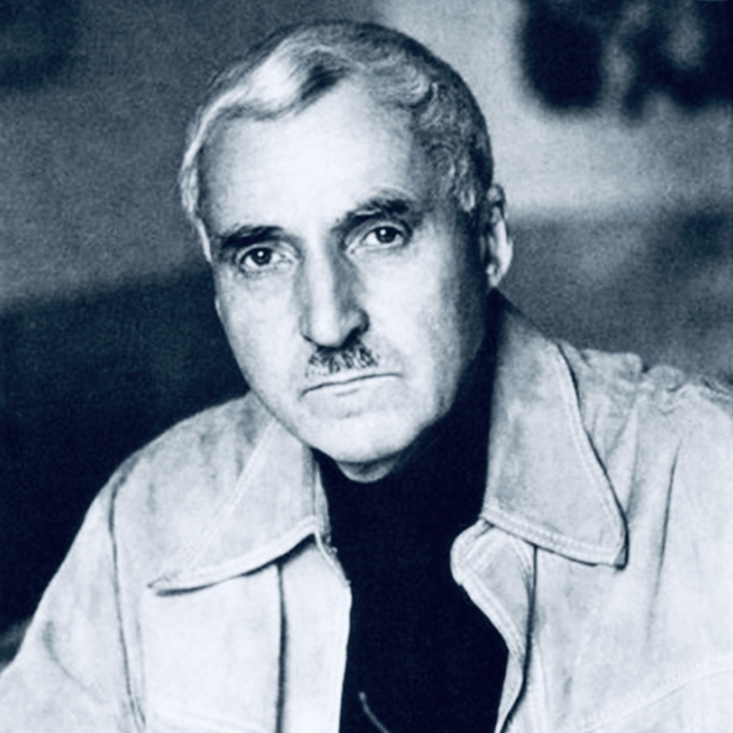 Константин Михайлович Симонов (28.11.1915-28.08.1979) – русский советский прозаик, поэт, драматург, киносценарист, общественный деятель, журналист и военный корреспондент.