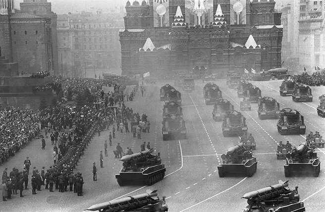 Первый парад Победы. Источник e1.ru