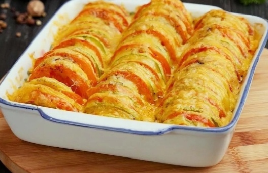 Кабачки с помидорами и сыром