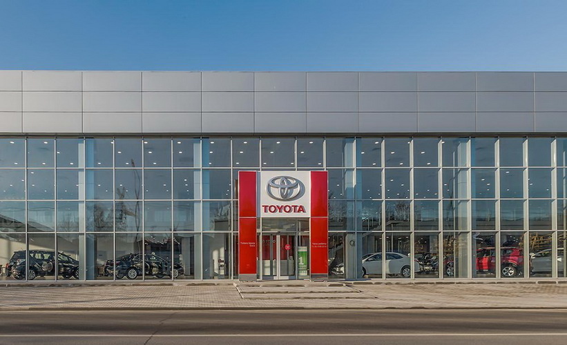 Бывшие дилерские центры все чаще берут в работу Hyundai, Kia, китайские марки и даже российские модели, чтобы не простаивали боксы (источник: Toyota) 