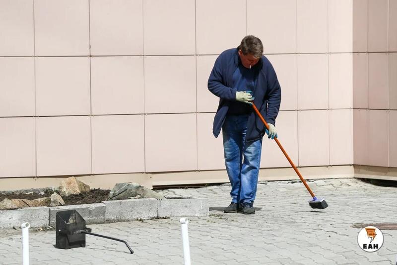    ЕАН. Уборщик