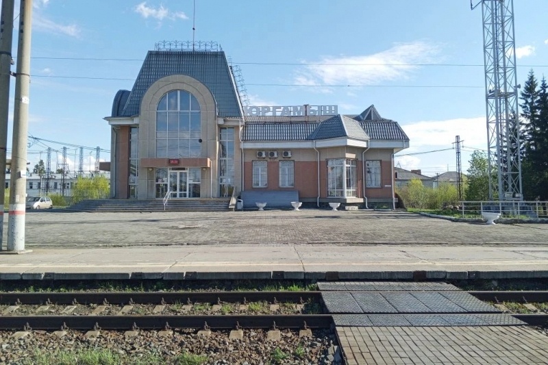Из-за двух школьниц в Курганской области пришлось экстренно остановить грузовой поезд