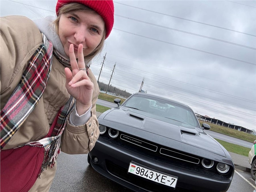 Dodge Challenger за 4 тыс в сутки