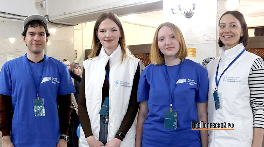 Волонтёров можно узнать по специальной брендированной экипировке с символикой национального проекта России и программы «Формирование комфортной городской среды»