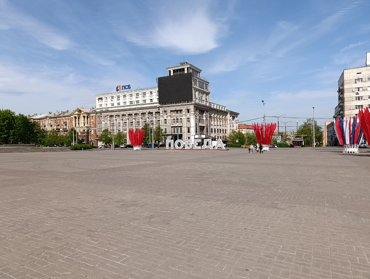 Площадь имени Ленина и подготовка ко Дню Победы.