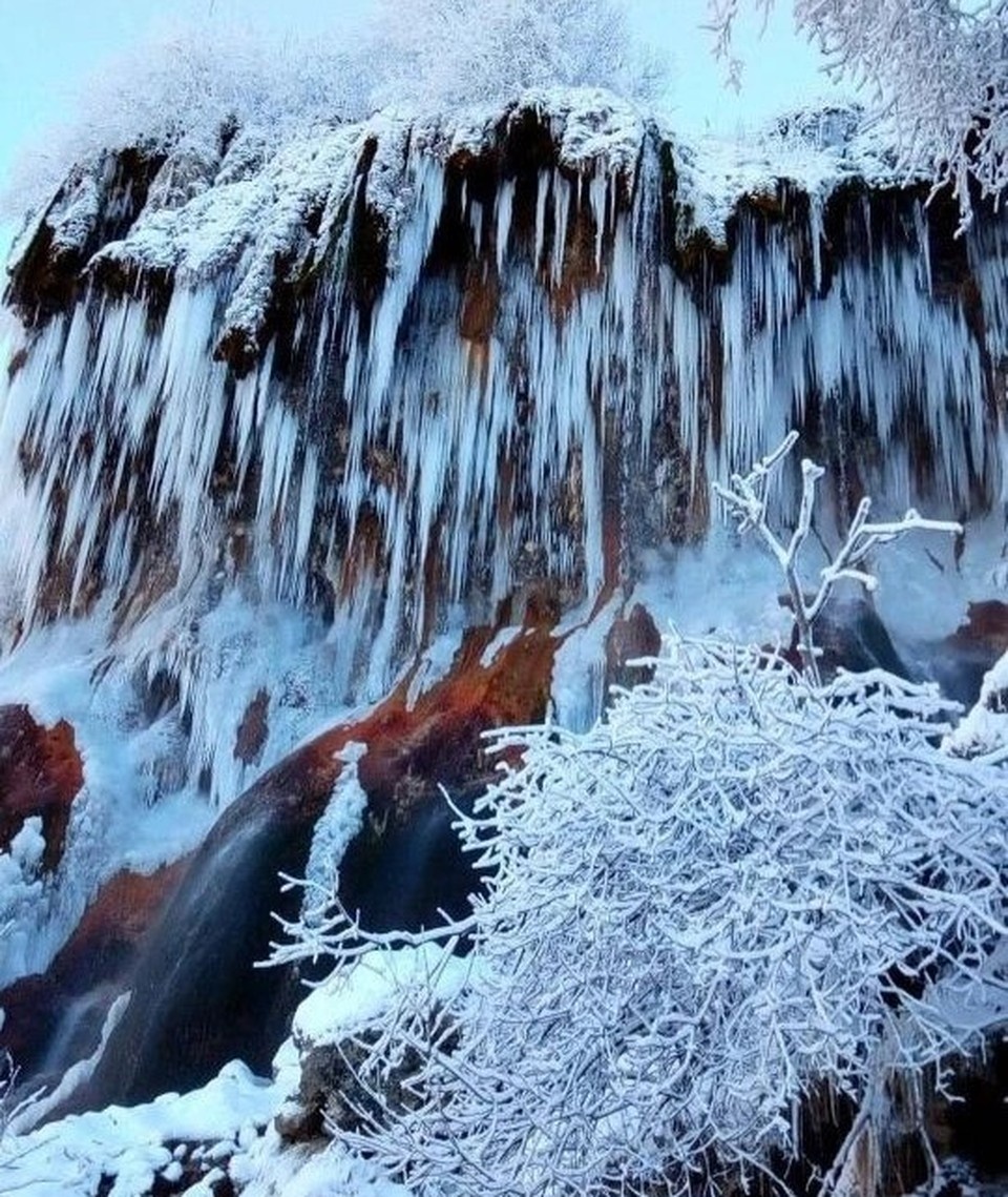    Замерзшие Чегемские водопады - потрясающее зрелище. Фото: соцсети chegemskie_1