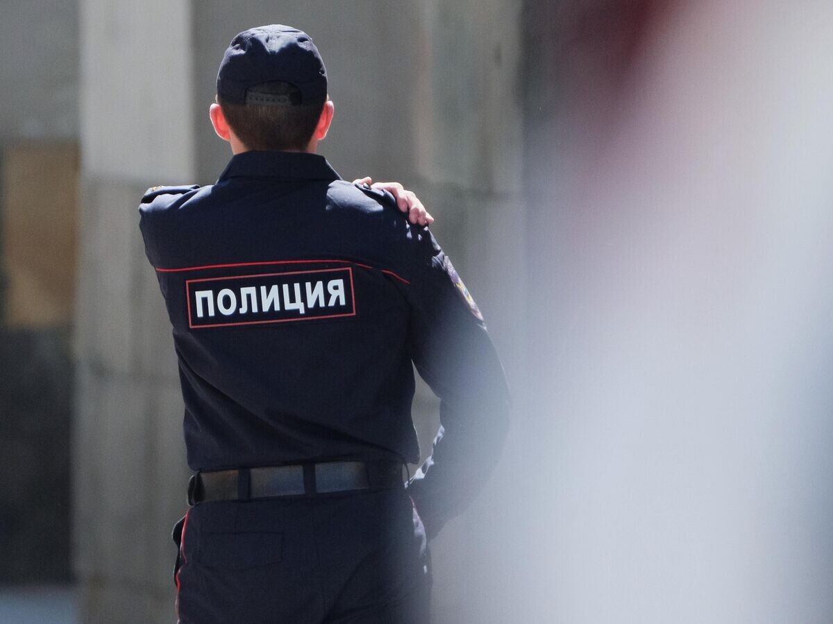    Сотрудник полиции на улице | © РИА Новости / Наталья Селиверстова
