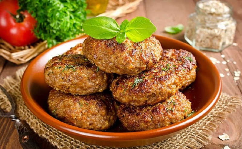 Как приготовить сочные котлеты из овсянки с луком: вкусно, просто и без мяса