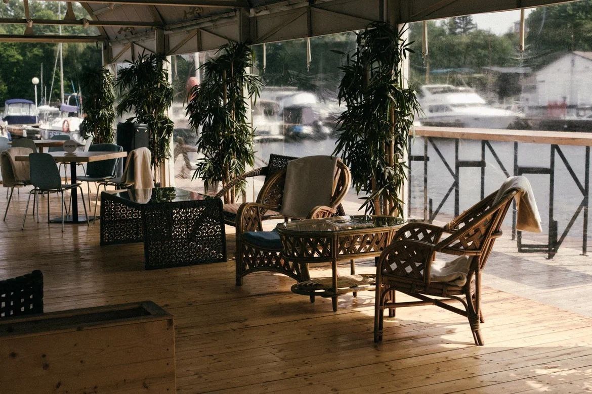 Банкетная площадка и площадка для съёмок Jetty Cafe, яхт-клуб Спартак —> для бронирования пишите +79035100983 Юлия Кемерова, руководитель банкетной службы Jetty Cafe