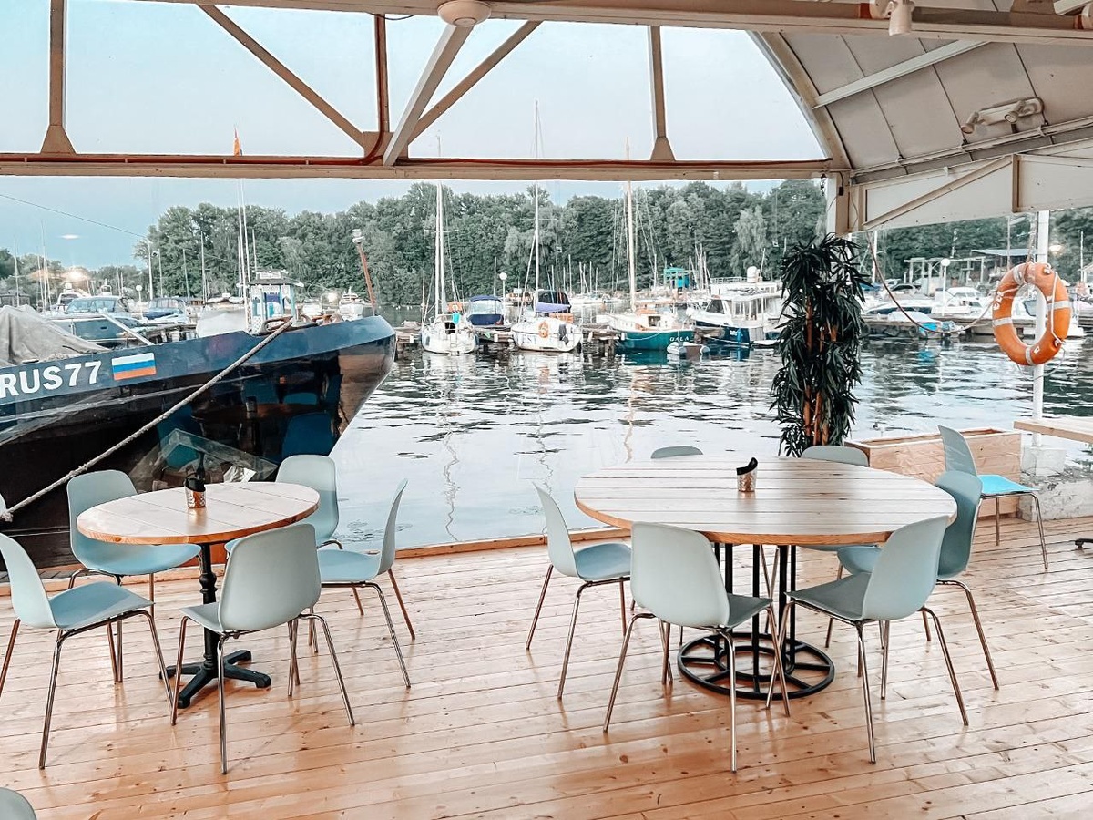 Банкетная площадка и площадка для съёмок Jetty Cafe, яхт-клуб Спартак —> для бронирования пишите +79035100983 Юлия Кемерова, руководитель банкетной службы Jetty Cafe