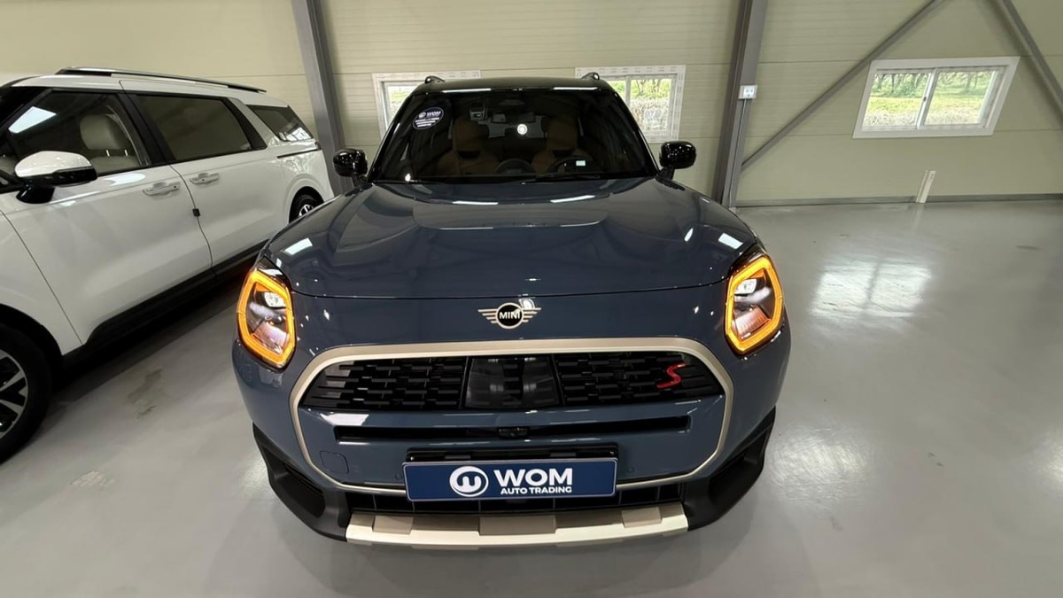 Склад нашей экспортной компании в Южной Корее. Mini Cooper Countryman  