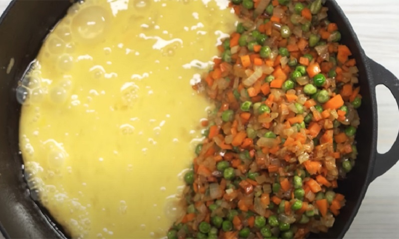 Жареный рис с яйцом и овощами: просто, быстро, всегда вкусно