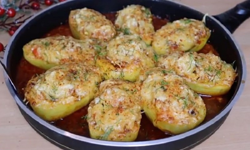 Необычная фаршированная картошка: простой рецепт с курицей для семейного стола