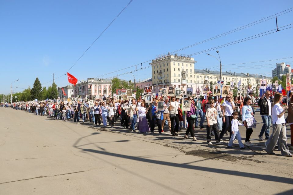    Шествие "Бессмертного полка" в Барнауле. Источник: Виталий Барабаш/"Толк"