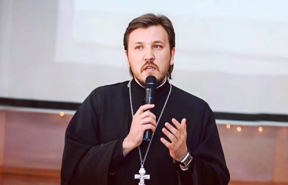 Родион Петриков — иерей, настоятель храма Святителя Амфилохия, епископа Красноярского и всех Красноярских святых священников (г. Красноярск), педагог-психолог, блогер.