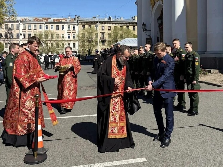     На торжественной церемонии открытия присутствовал соборный хор, был праздничный колокольный звон. Фото: пресс-служба комитета по транспорту