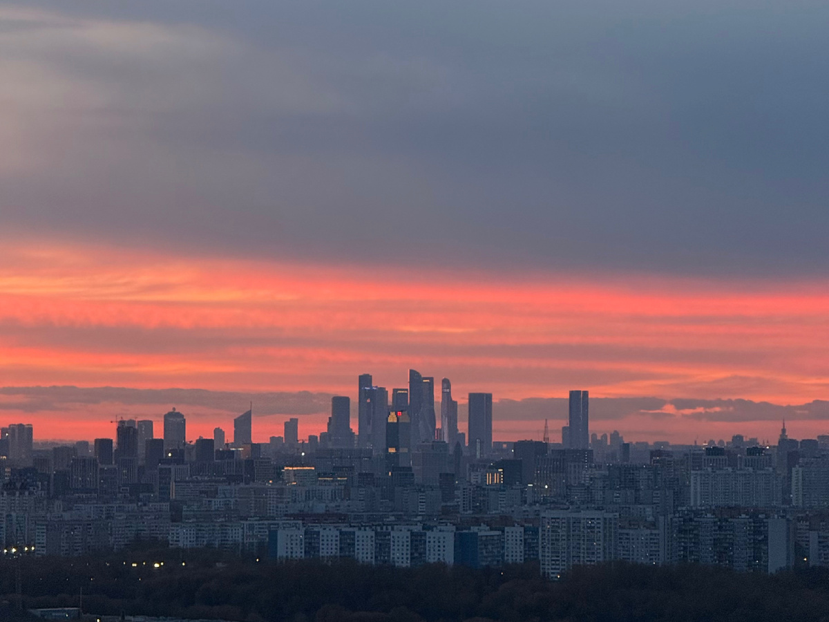 Фото автора канала. Закат с видом на Москва-Сити.