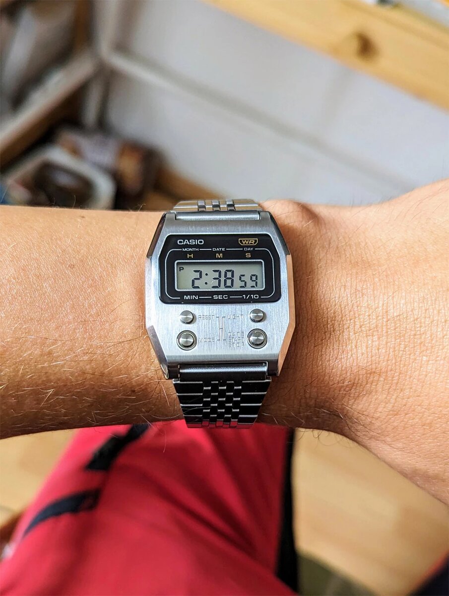 Через 45 лет Casio снова выпустила узнаваемую и популярную модель. Теперь это Casio A1100D-1E