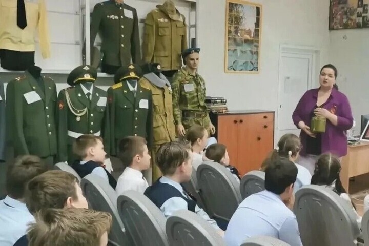 В преддверии 9 Мая гимназисты из Протвино погрузились в историю военного костюма