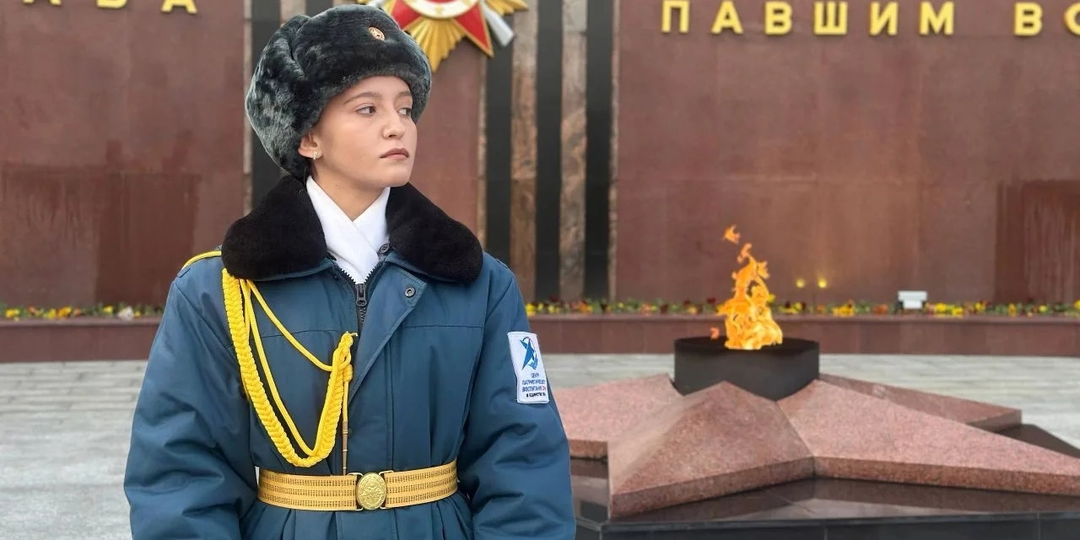 В Сочи ко Дню Победы школьники и студенты заступили на почетную Вахту Памяти на Посту №1