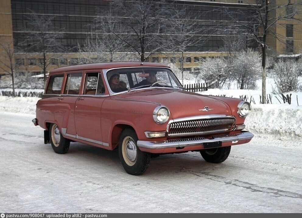    ГАЗ-22 на Горьковском автозаводе в 1962–1965 гг.   pastvu.com / Н. Добровольский