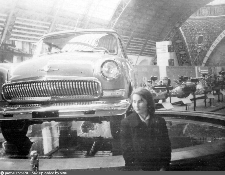    «Волга» ГАЗ-21 в павильоне «Машиностроение» в 1962 году   pastvu.com