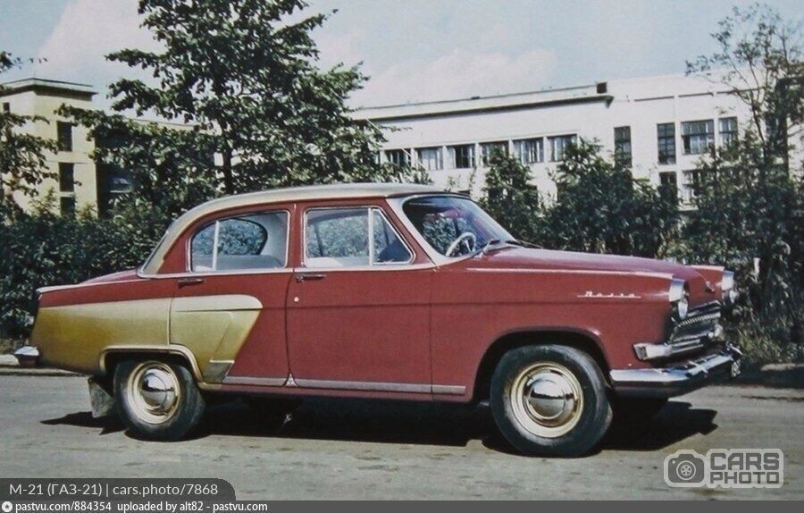    Автомобиль ГАЗ-21 на территории завода в 1963 году   pastvu.com / cars.photo