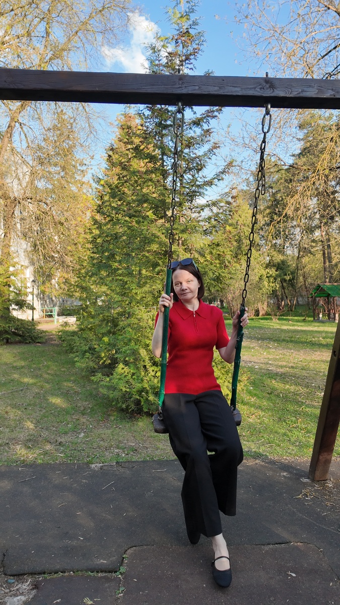 Обожаю качели с детства (фото помощника автора ). 