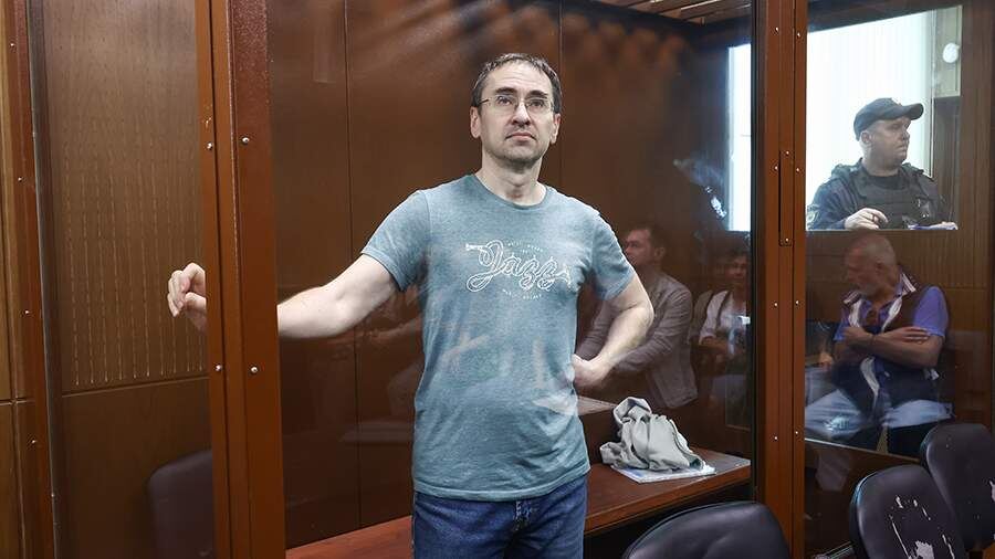 Суд продлил заключение обозревателю «Новой газеты» Ролдугину до 10 июля
