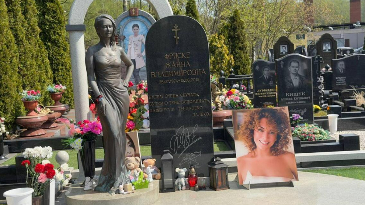    Теперь могила Жанны Фриске выглядит так. Фото: соцсети Натальи Фриске