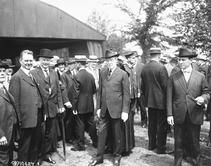 Президент США Вильсон (в центре), 1920 год. фото из ria.ru