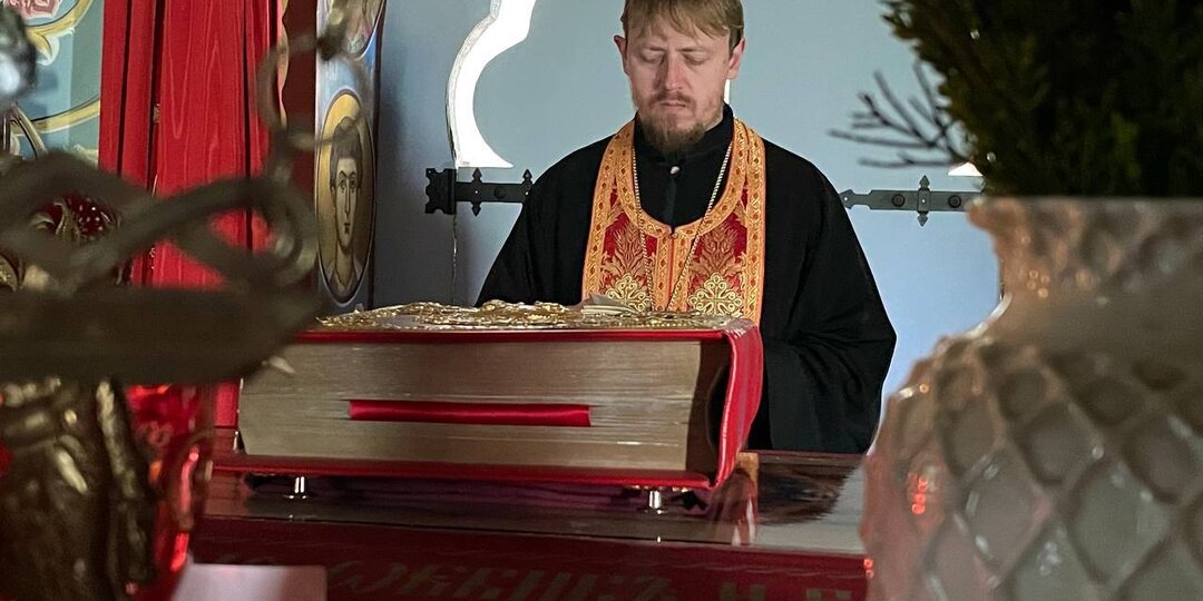 Всенощное бдение на Всехсвятском подворье накануне дня Преполовения Пятидесятницы, памяти великомученика Георгия Победоносца