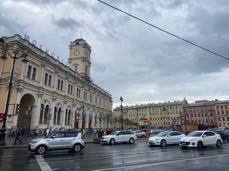     Роботы подметают и моют пол. Фото: архив МК в Питере