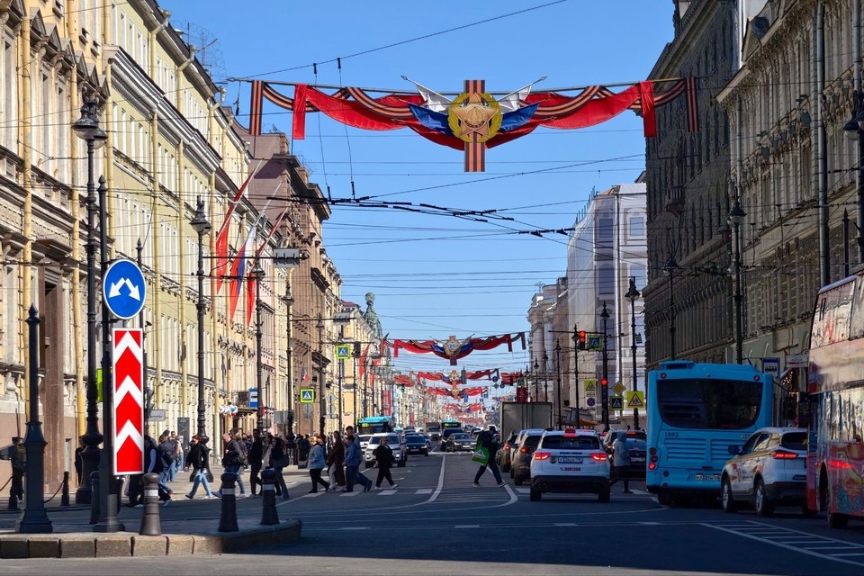    Торжественный парад в усеченном формате начнется в 10:00. Алексей БУЛАТОВ