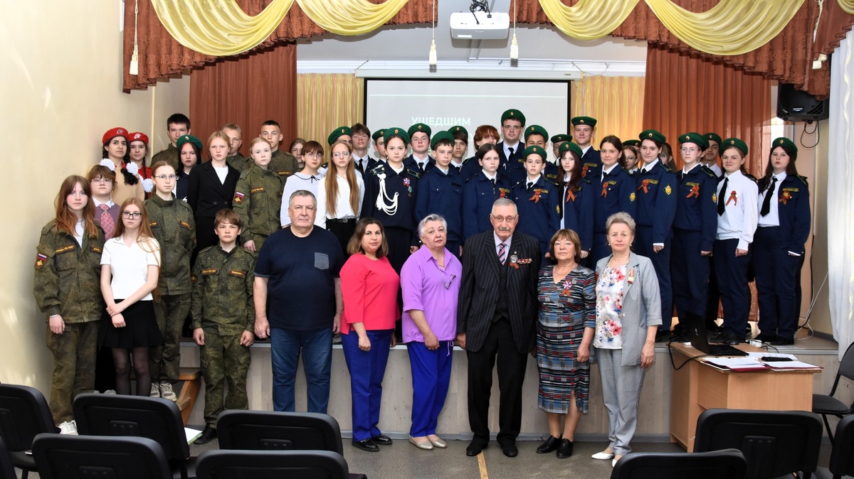 Участники открытого урока "Ушедшим в разведку навечно" в Славском муниципалитете. Фото: фонд "Исток". 