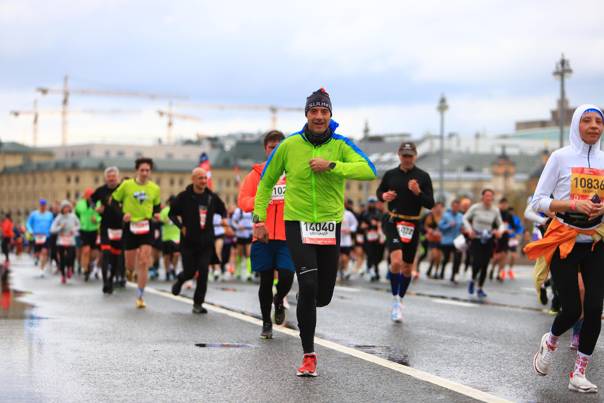 Suunto Run (на привычной левой руке) и старые Suunto Spartan Ultra (на правой) на Московском полумарафоне.