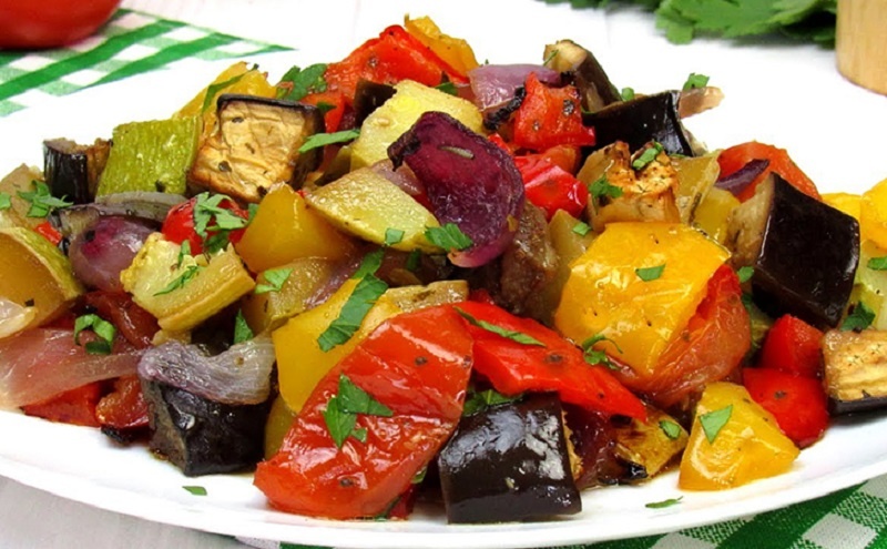 Запечённые овощи в духовке вкуснее, чем с мангала: секреты идеальной нежности и аромата